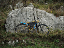 Load image into Gallery viewer, Pair of blue rollable bicycle fenders made of recycled plastic on a gravel bike